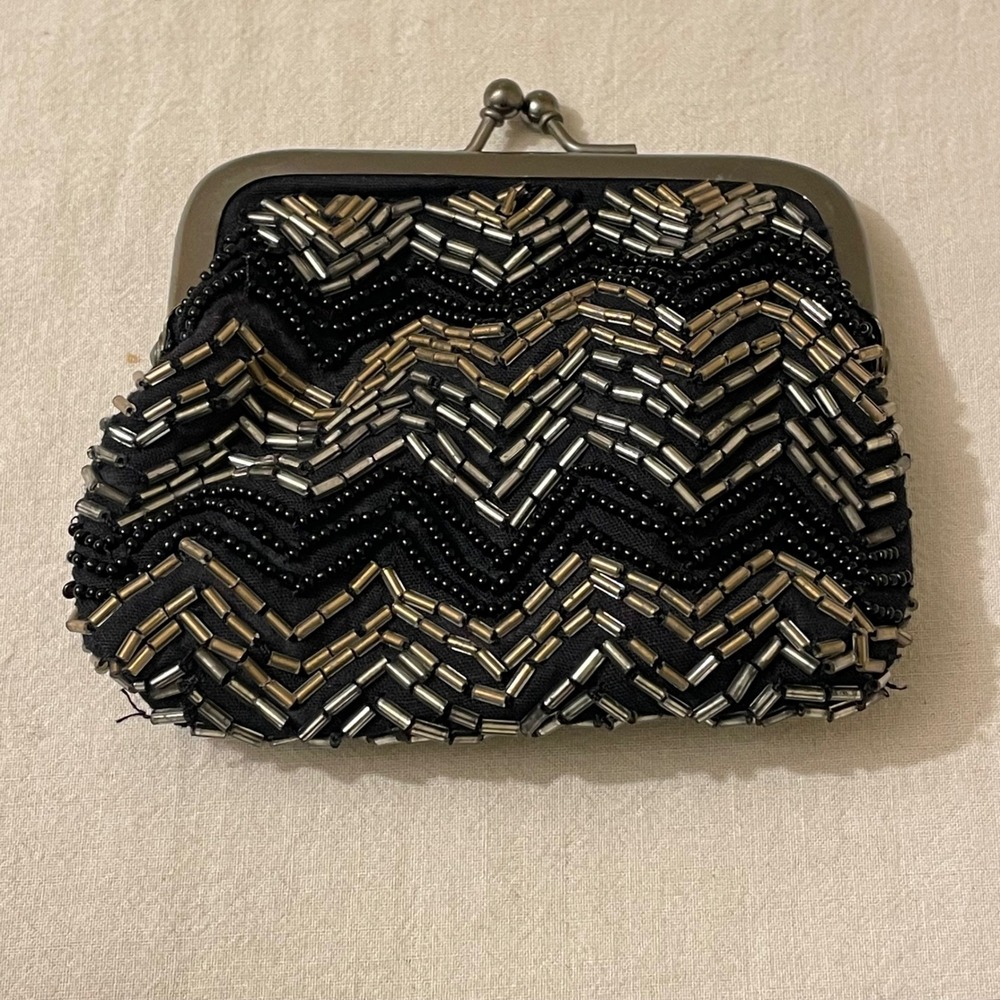 Kimchi Blue Beaded Clutch Coin Purse Black Gold Chevron Kiss Lock - Picture 7 of 7